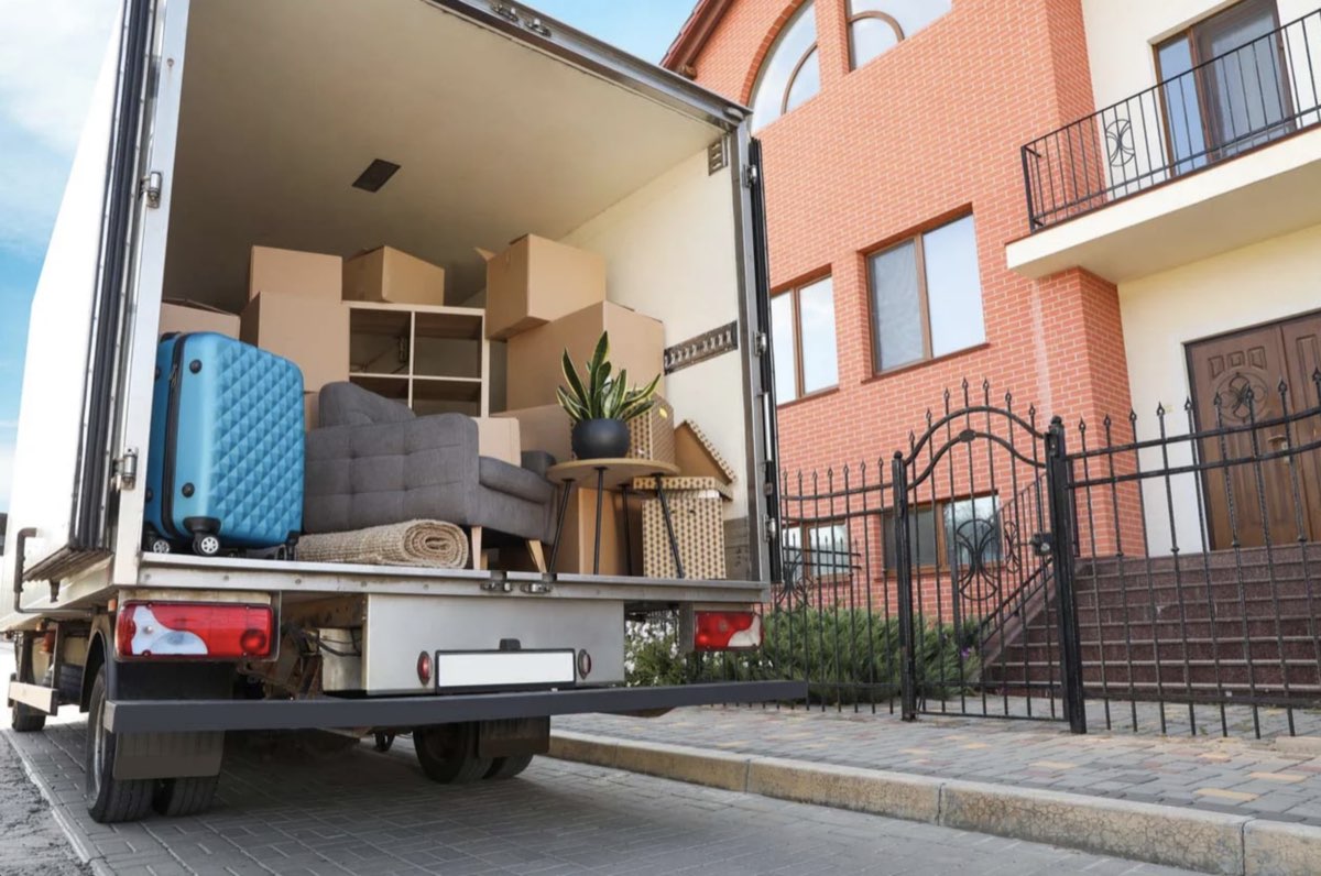 Florida Smart Moving truck loaded with wrapped furniture and boxes at a residence
