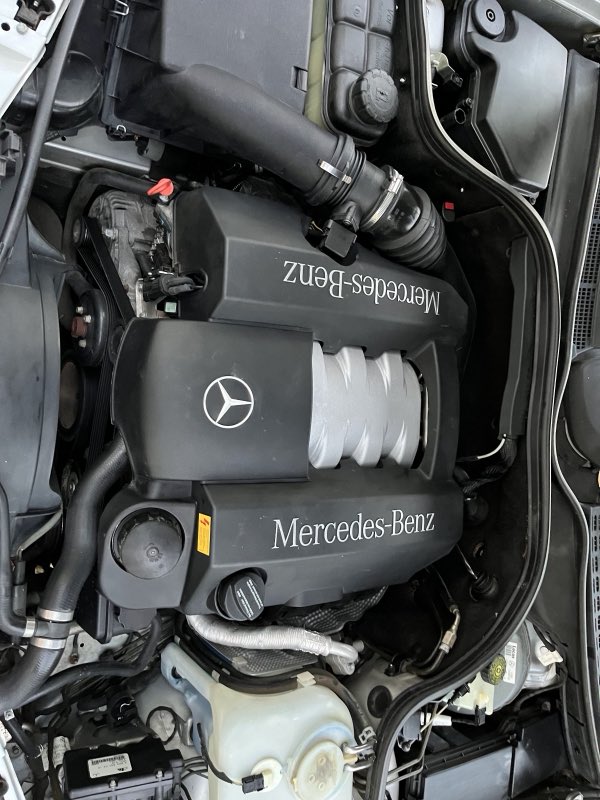 Mercedes-Benz engine, branded cover